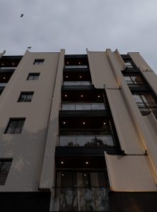 358-بتن اکسپوز؛ متریالی خاص برای نمای آپارتمان در رشت دفتر معماری ساب